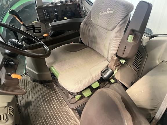 Image of John Deere 7420 equipment image 4