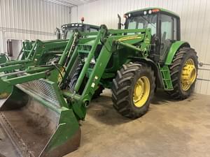2004 John Deere 7420 Image