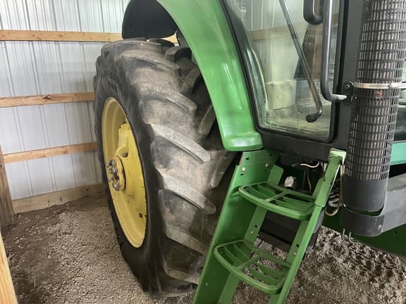 Image of John Deere 7420 equipment image 3