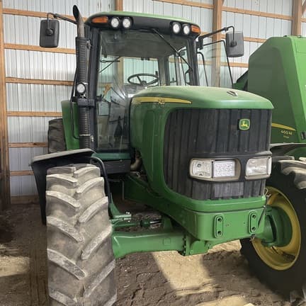 Image of John Deere 7420 equipment image 2