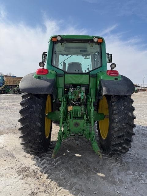 Image of John Deere 7420 equipment image 4