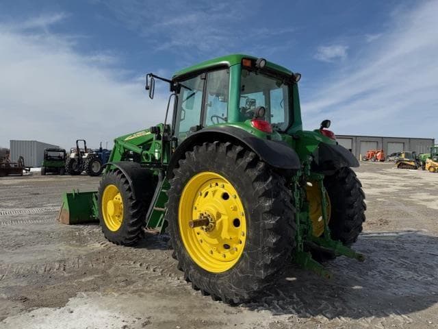 Image of John Deere 7420 equipment image 3