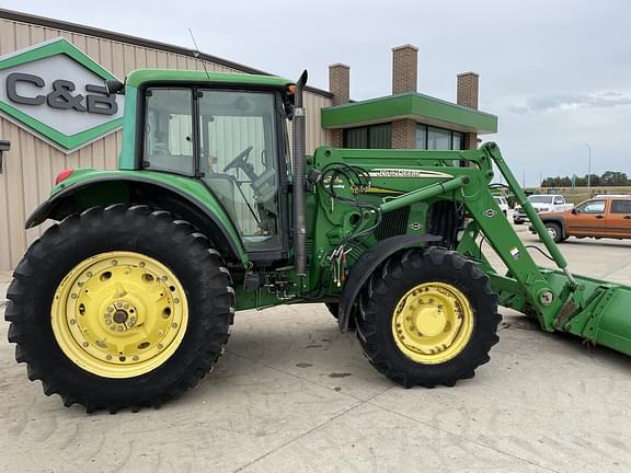 Image of John Deere 7420 equipment image 1