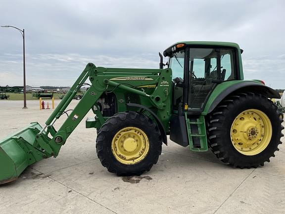 Image of John Deere 7420 equipment image 3