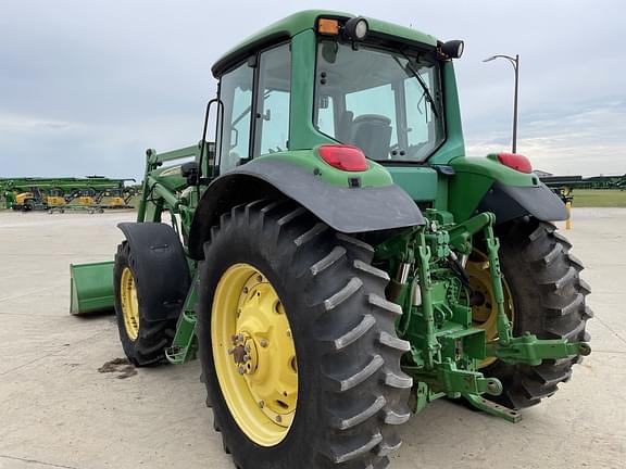 Image of John Deere 7420 equipment image 2