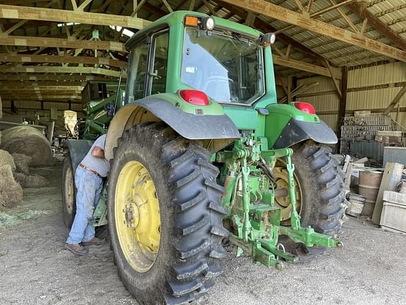 Image of John Deere 7420 equipment image 2