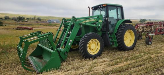 Image of John Deere 7420 equipment image 1
