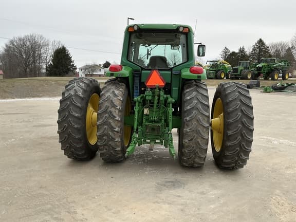 Image of John Deere 7420 equipment image 3