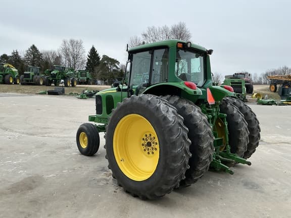 Image of John Deere 7420 equipment image 4