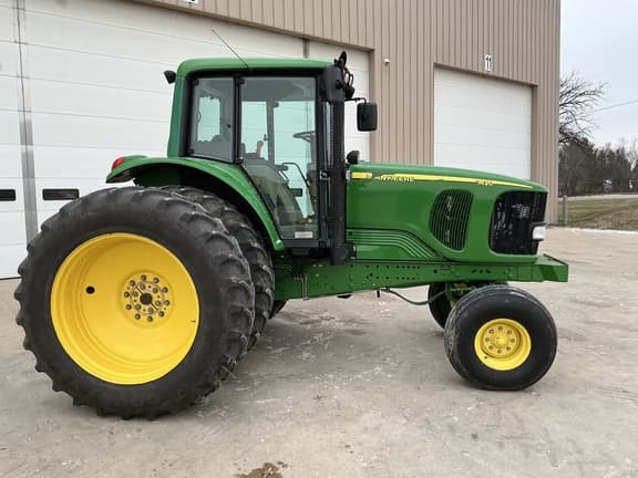 Image of John Deere 7420 equipment image 1