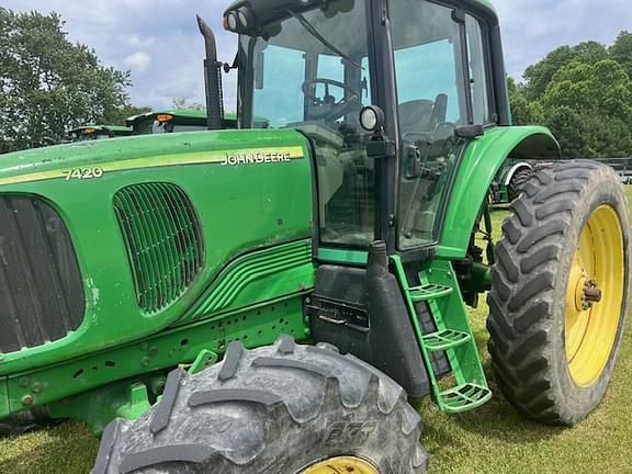 Image of John Deere 7420 equipment image 2