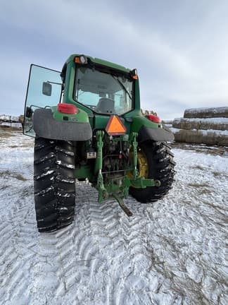 Image of John Deere 7420 equipment image 3