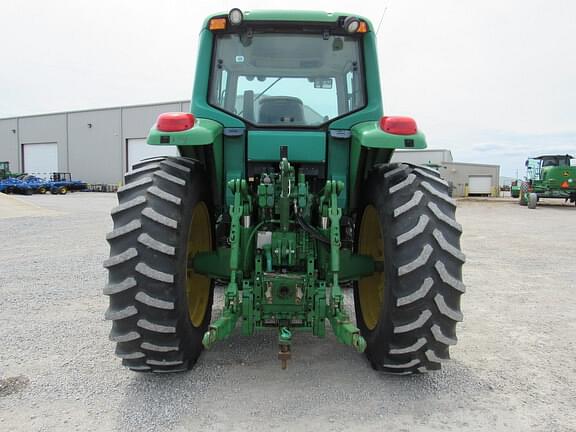 Image of John Deere 7420 equipment image 3
