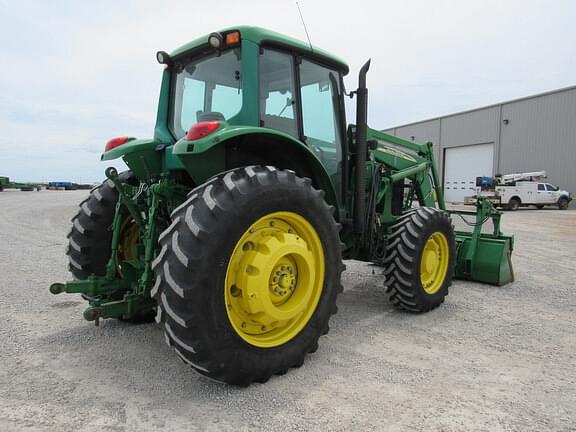 Image of John Deere 7420 equipment image 4
