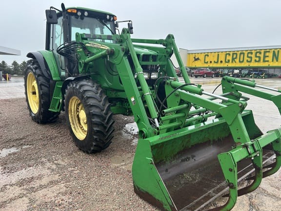 2004 John Deere 7520 Equipment Image0