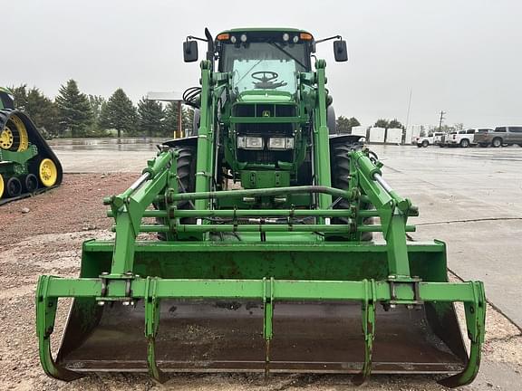 Image of John Deere 7520 equipment image 4