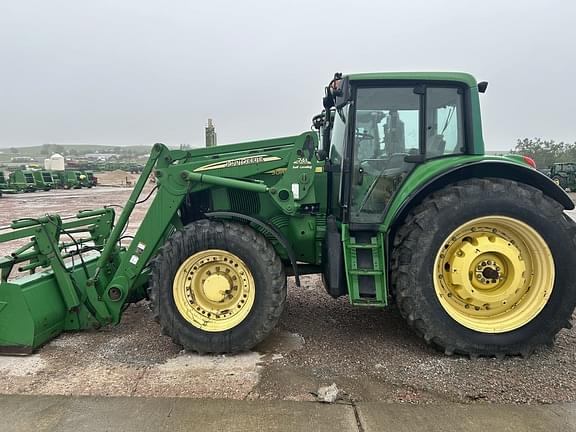 Image of John Deere 7520 equipment image 3