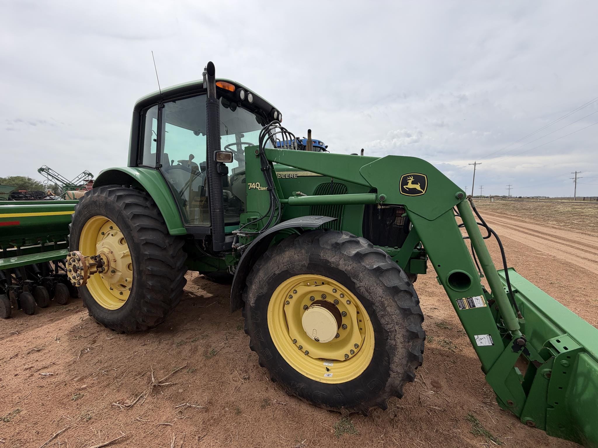 2004 John Deere 7520 Equipment Image0