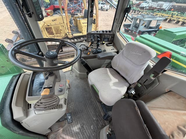 Image of John Deere 7520 equipment image 3