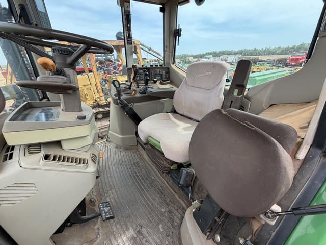 Image of John Deere 7520 equipment image 4