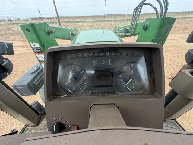 Image of John Deere 7520 equipment image 1