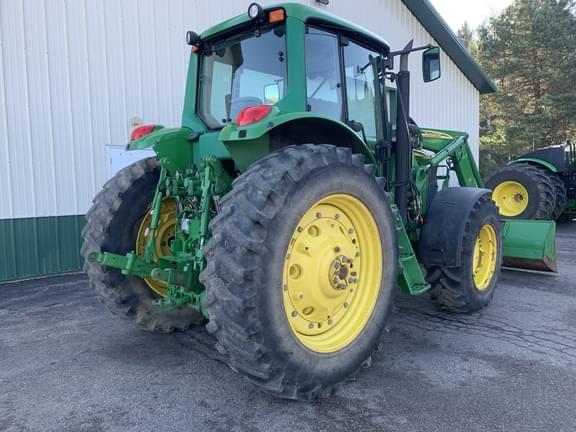 Image of John Deere 7520 equipment image 4