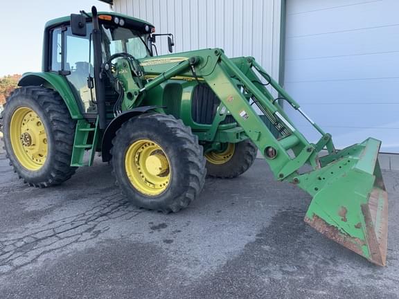 Image of John Deere 7520 equipment image 3