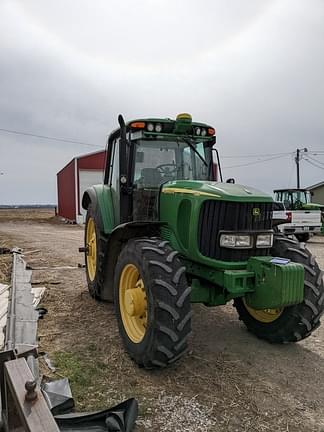 Image of John Deere 7520 equipment image 1