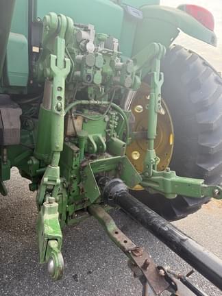 Image of John Deere 7520 equipment image 1