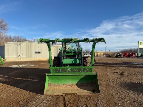 Image of John Deere 7520 equipment image 2