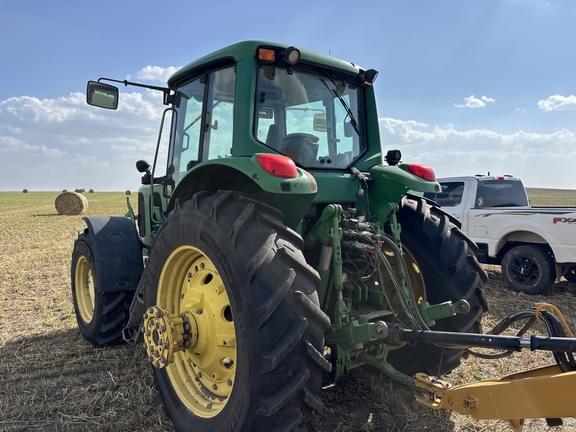 Image of John Deere 7520 equipment image 2