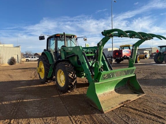 2004 John Deere 7520 Equipment Image0