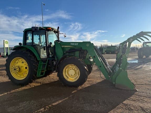 Image of John Deere 7520 equipment image 1