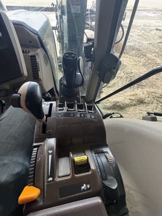 Image of John Deere 7520 equipment image 3