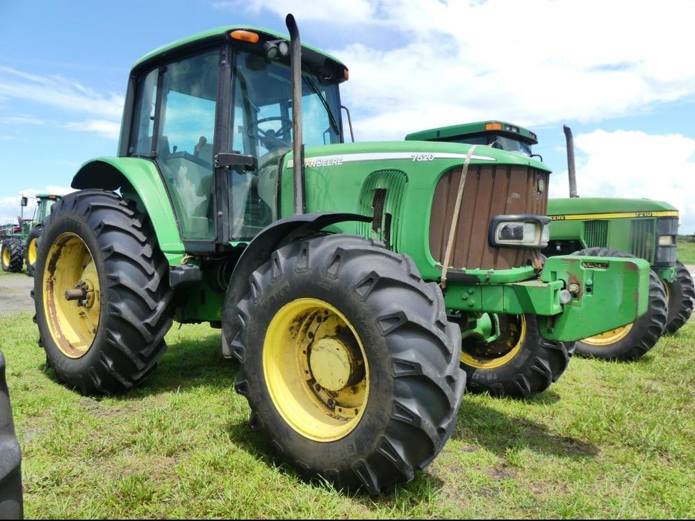 Image of John Deere 7520 Primary image