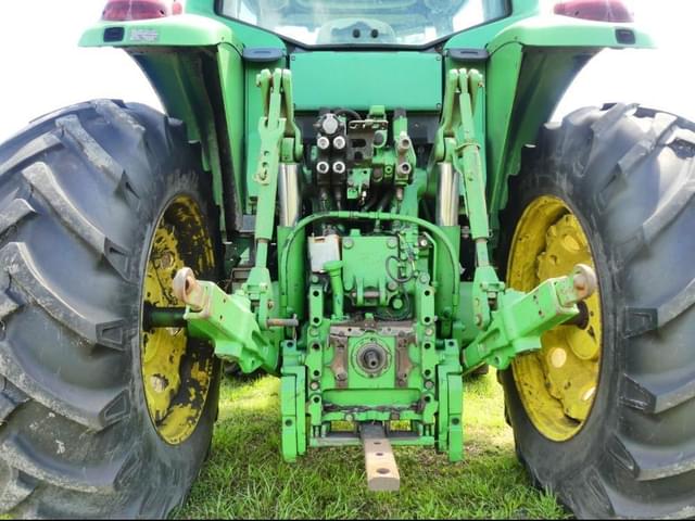 Image of John Deere 7520 equipment image 4