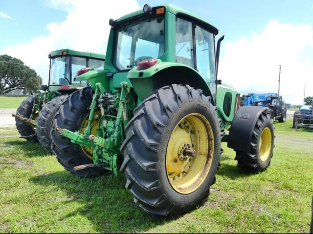 Image of John Deere 7520 equipment image 2