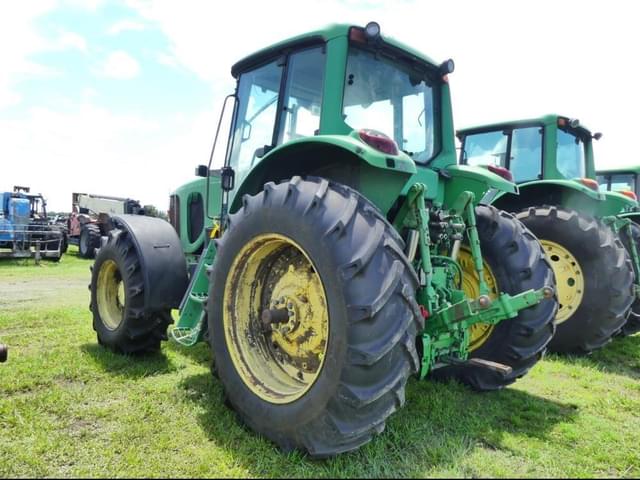 Image of John Deere 7520 equipment image 3