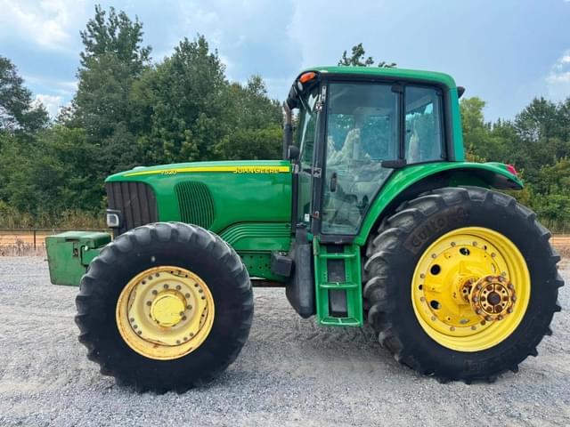 Image of John Deere 7520 equipment image 2