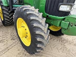 Main image John Deere 7520 37