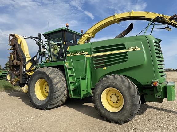 Image of John Deere 7700 equipment image 2