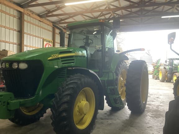 Image of John Deere 7720 equipment image 1