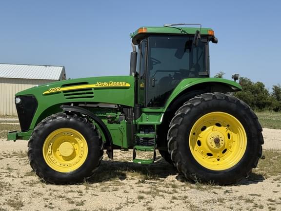 Image of John Deere 7720 equipment image 2