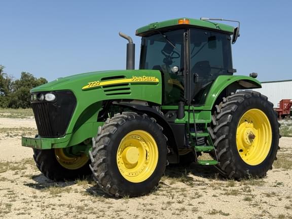 Image of John Deere 7720 equipment image 1