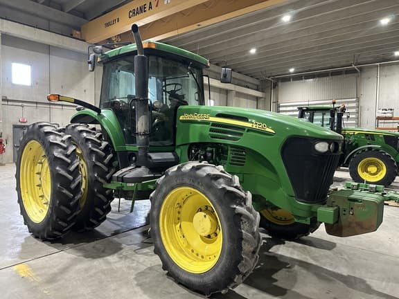 Image of John Deere 7720 equipment image 1