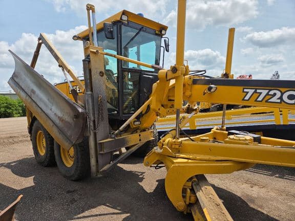 Image of John Deere 772CH equipment image 4