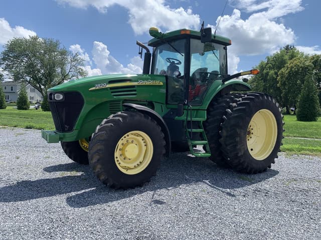 Image of John Deere 7820 equipment image 1