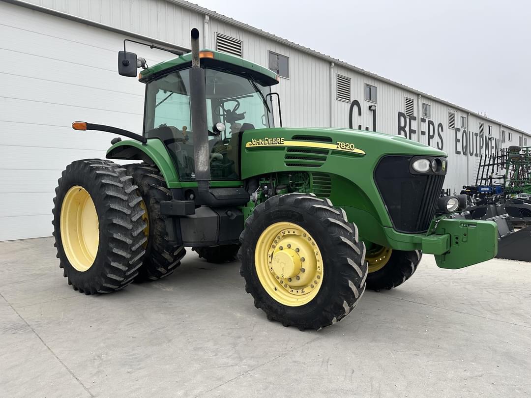Image of John Deere 7820 Primary image