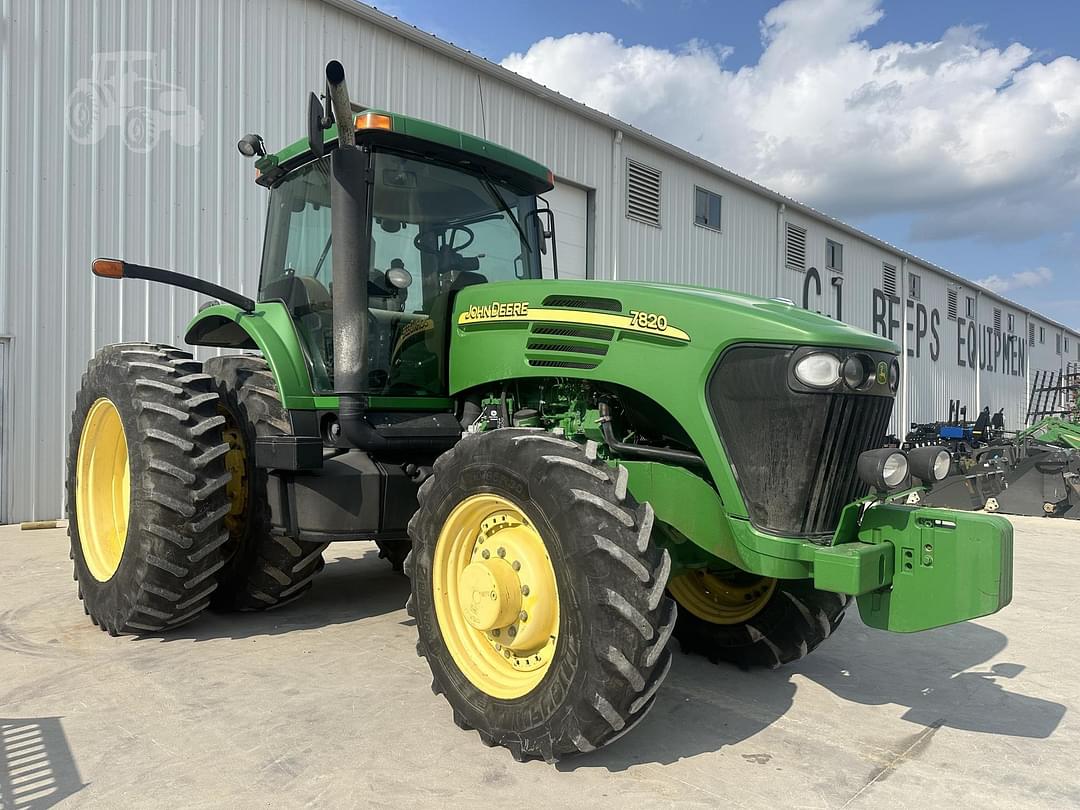 Image of John Deere 7820 Primary image