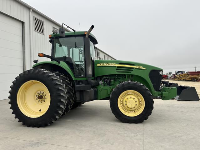 Image of John Deere 7820 equipment image 1